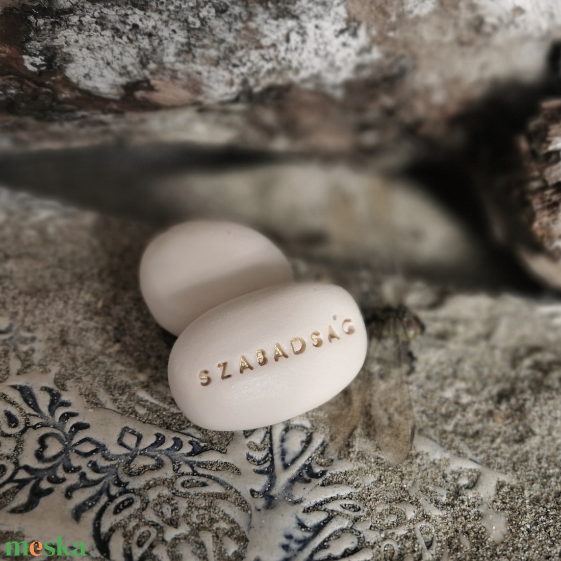 SZABADSÁG - Kerámia Varázskavics üzenettel, motivációs felirattal - esküvő - emlék & ajándék - köszönőajándék - Meska.hu