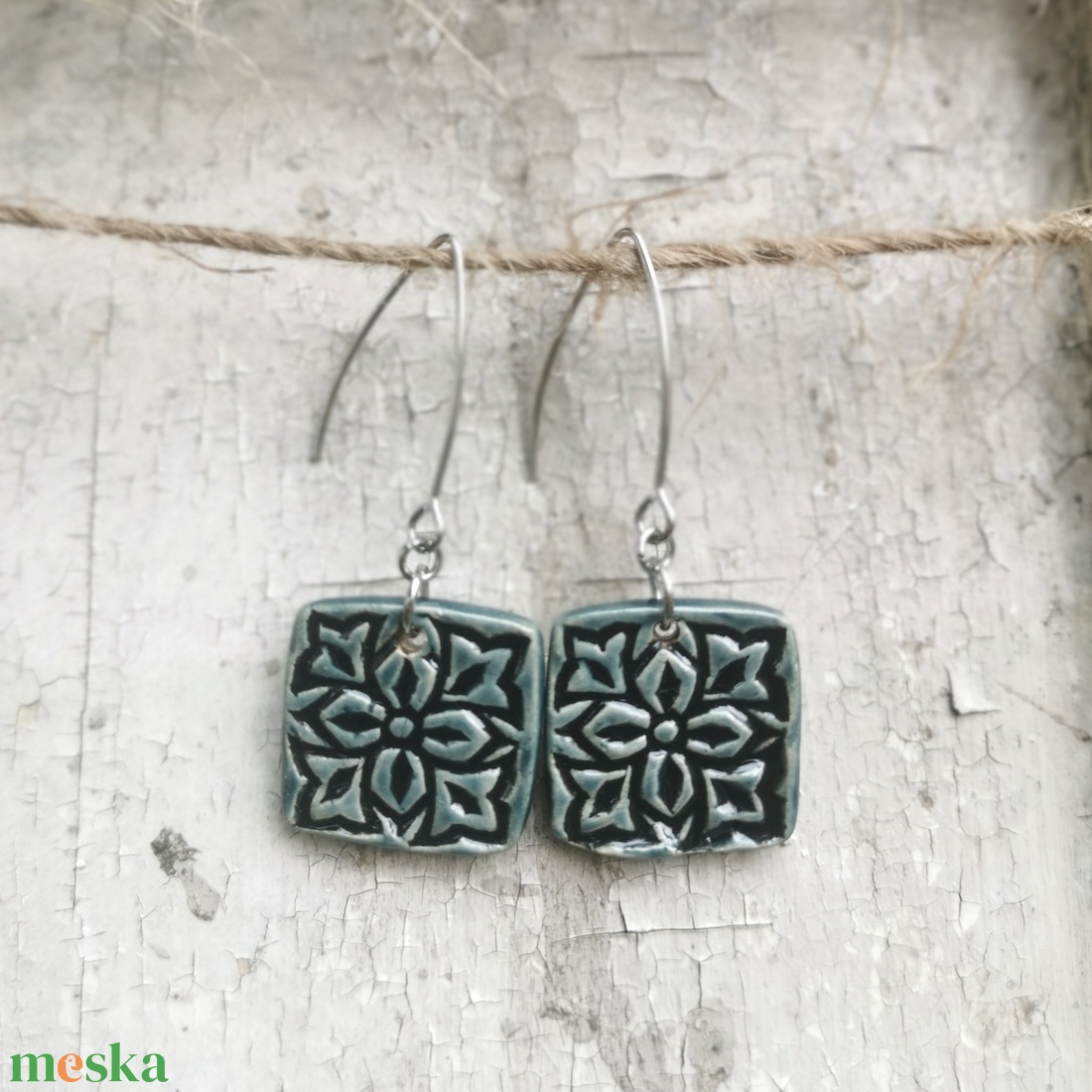 Rusztikus, kékeszöld, kézzek készített kerámia fülbevaló - ékszer - fülbevaló - lógó fülbevaló - Meska.hu