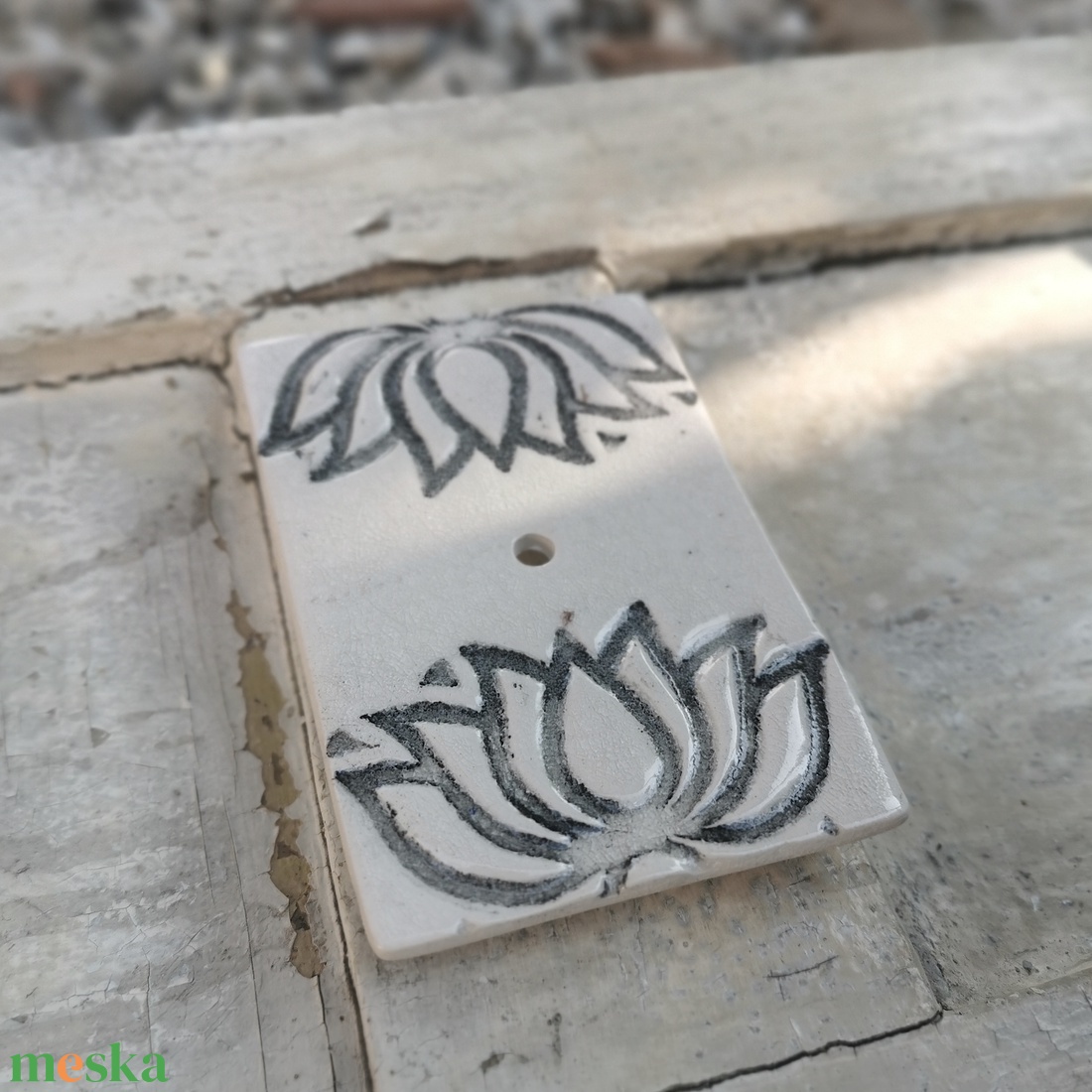 Lótuszvirág mintás szappantartó - krémfehér antik hatású - otthon & életmód - fürdőszoba - szappantartó - Meska.hu