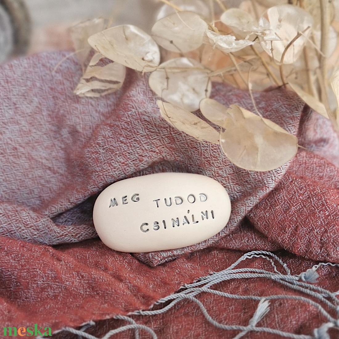 MEG TUDOD CSINÁLNI - Kerámia Varázskavics üzenettel, motivációs felirattal - kellékek & szerszámok - díszíthető tárgyak - kerámia - Meska.hu