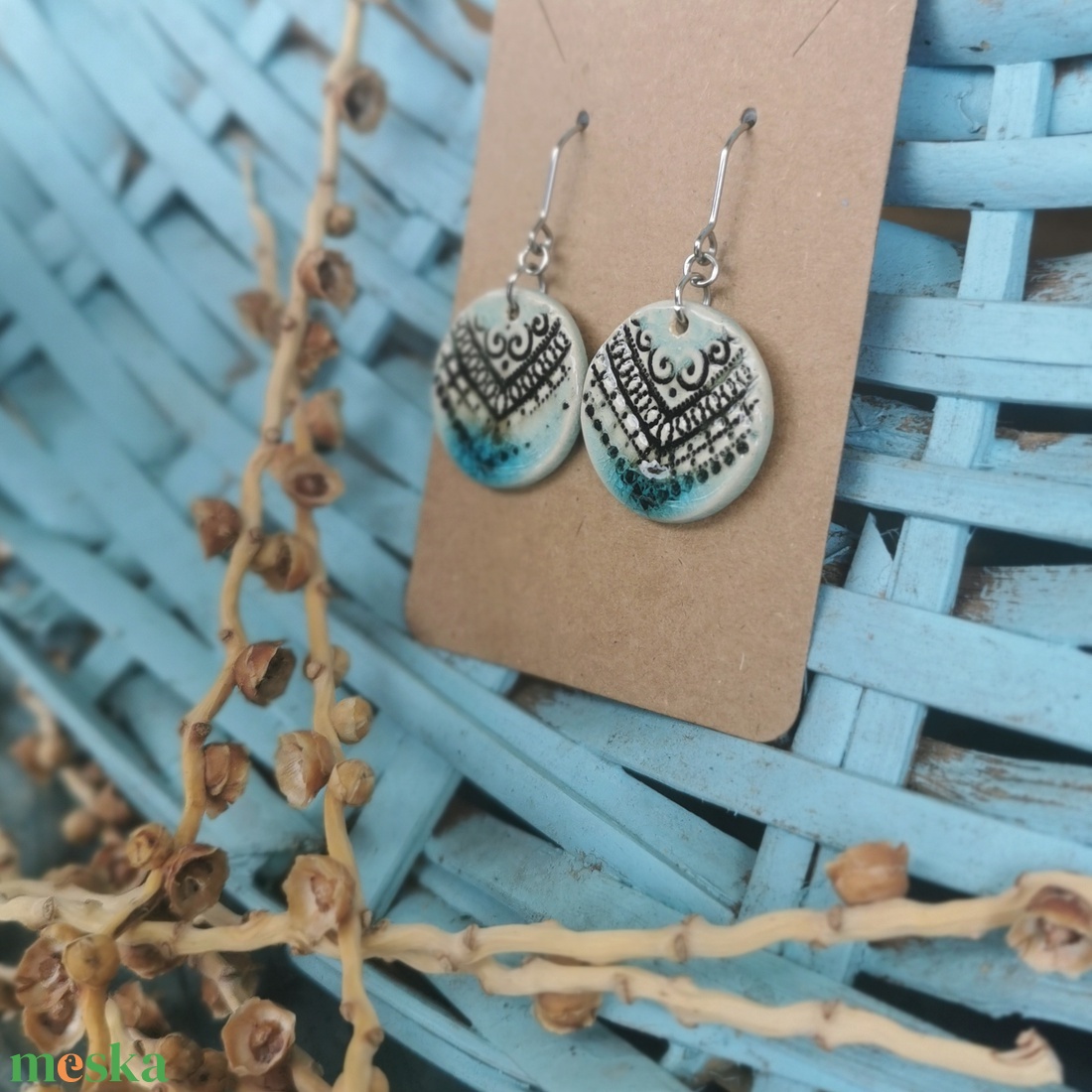 Rusztikus handmade kerámia fülbevaló, türkiz átmenetes - ékszer - fülbevaló - lógó fülbevaló - Meska.hu