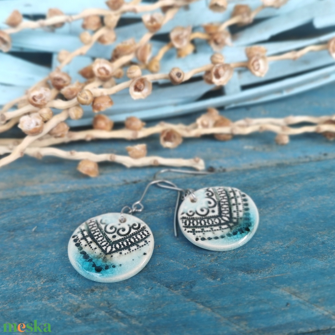 Rusztikus handmade kerámia fülbevaló, türkiz átmenetes - ékszer - fülbevaló - lógó fülbevaló - Meska.hu