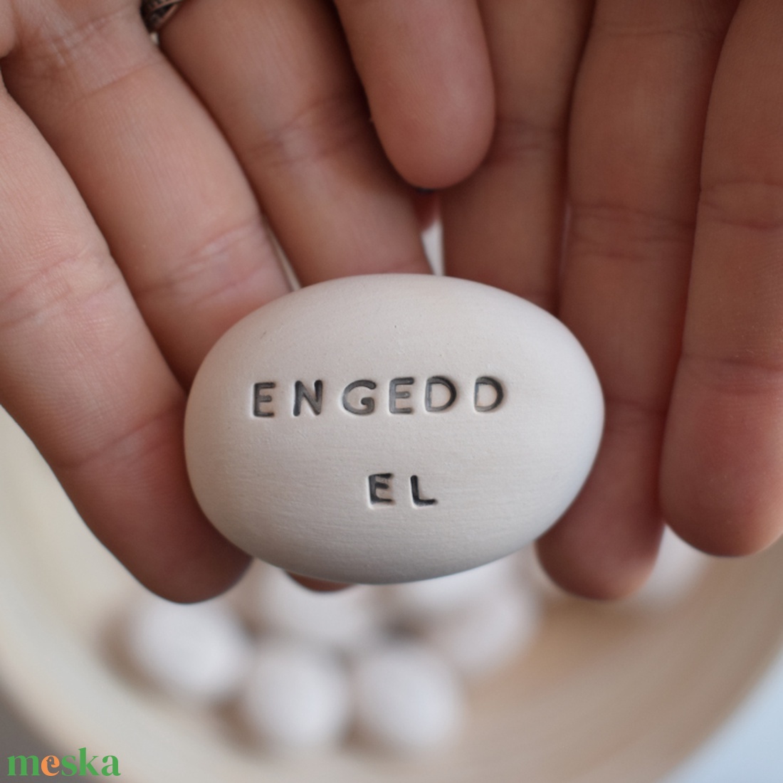 ENGEDD EL - Kerámia Varázskavics üzenettel, motivációs felirattal - esküvő - emlék & ajándék - nászajándék - nászajándék gyűjtők - Meska.hu