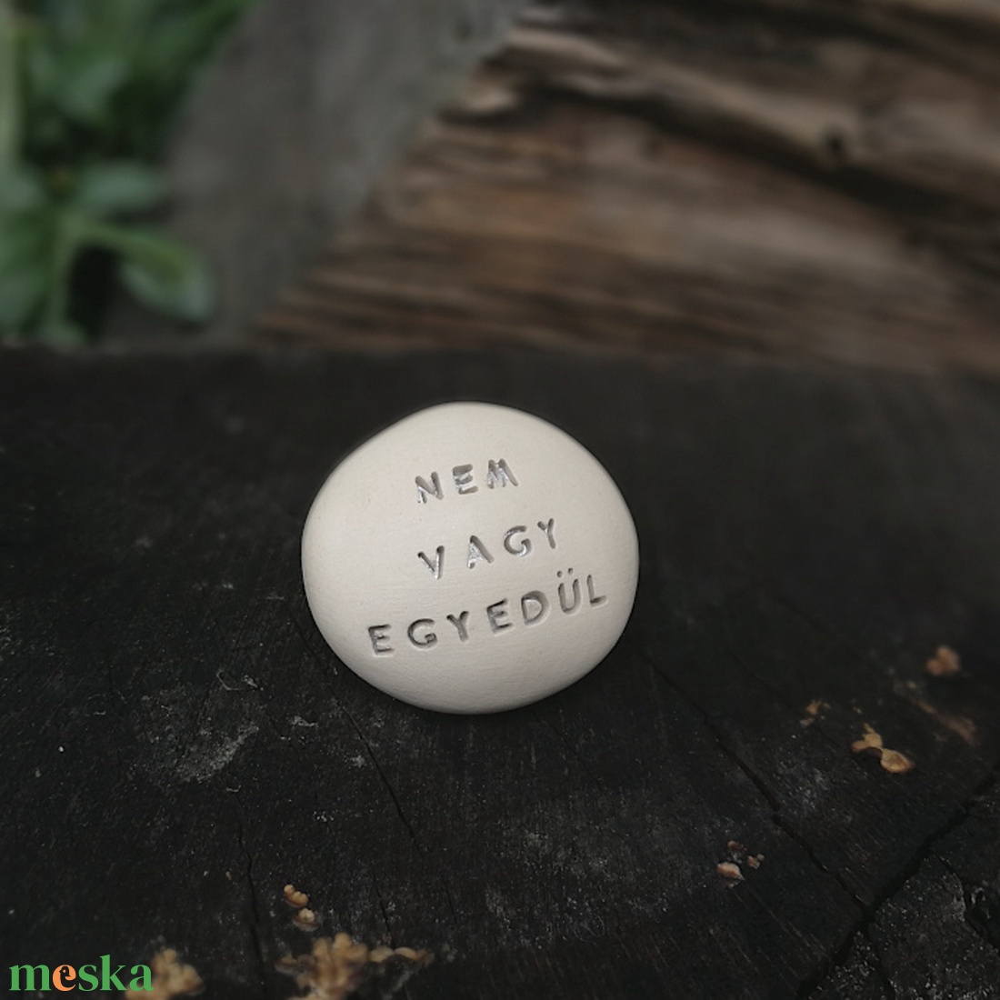 NEM VAGY EGYEDÜL - Kerámia Varázskavics üzenettel, motivációs felirattal - esküvő - emlék & ajándék - köszönőajándék - Meska.hu