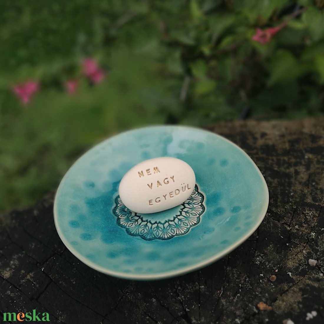 NEM VAGY EGYEDÜL - Kerámia Varázskavics üzenettel, motivációs felirattal - esküvő - emlék & ajándék - köszönőajándék - Meska.hu