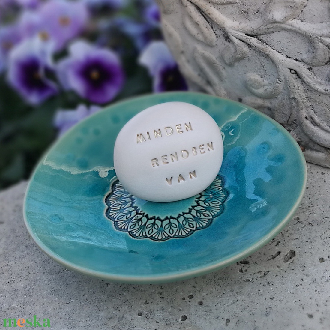 MINDEN RENDBEN VAN - Kerámia Varázskavics üzenettel, motivációs felirattal - esküvő - emlék & ajándék - köszönőajándék - Meska.hu