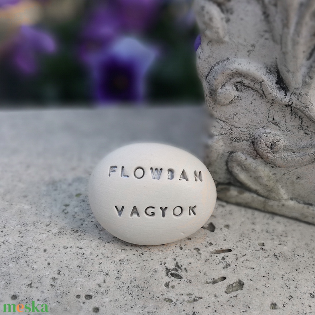 FLOWBAN VAGYOK - Kerámia Varázskavics üzenettel, motivációs felirattal - esküvő - emlék & ajándék - köszönőajándék - Meska.hu