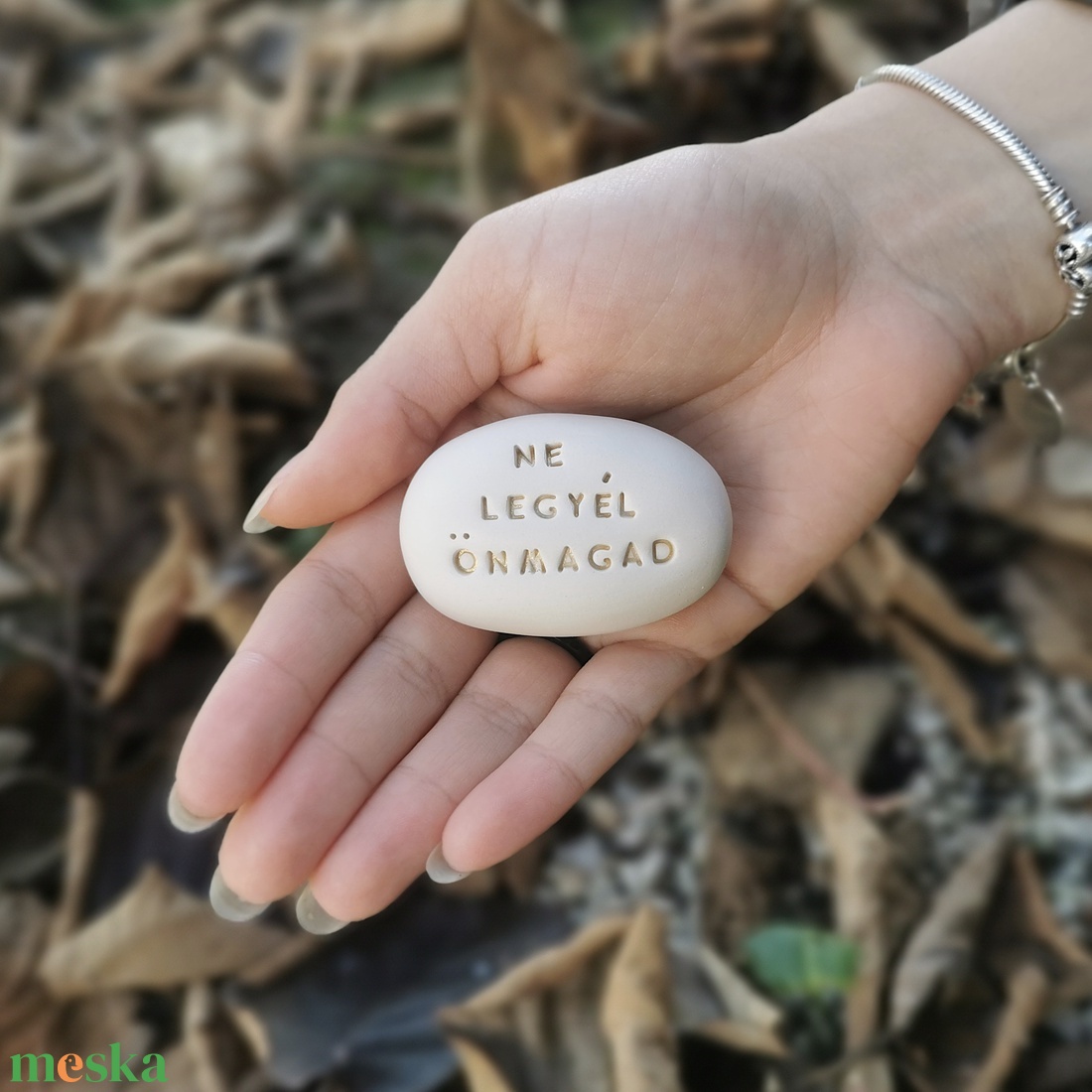 NE LEGYÉL ÖNMAGAD - Kerámia Varázskavics üzenettel, motivációs felirattal - esküvő - emlék & ajándék - köszönőajándék - Meska.hu