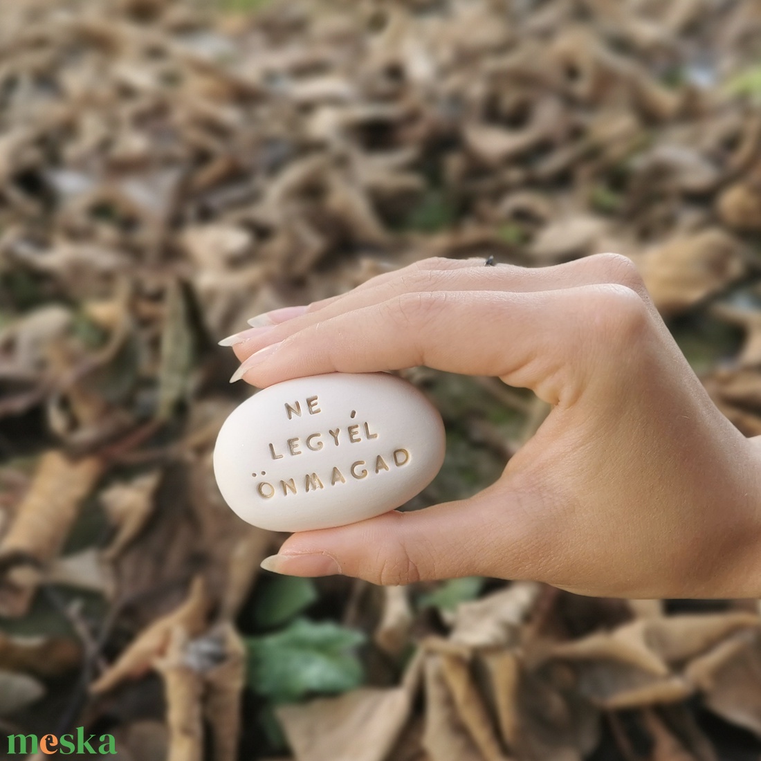 NE LEGYÉL ÖNMAGAD - Kerámia Varázskavics üzenettel, motivációs felirattal - esküvő - emlék & ajándék - köszönőajándék - Meska.hu