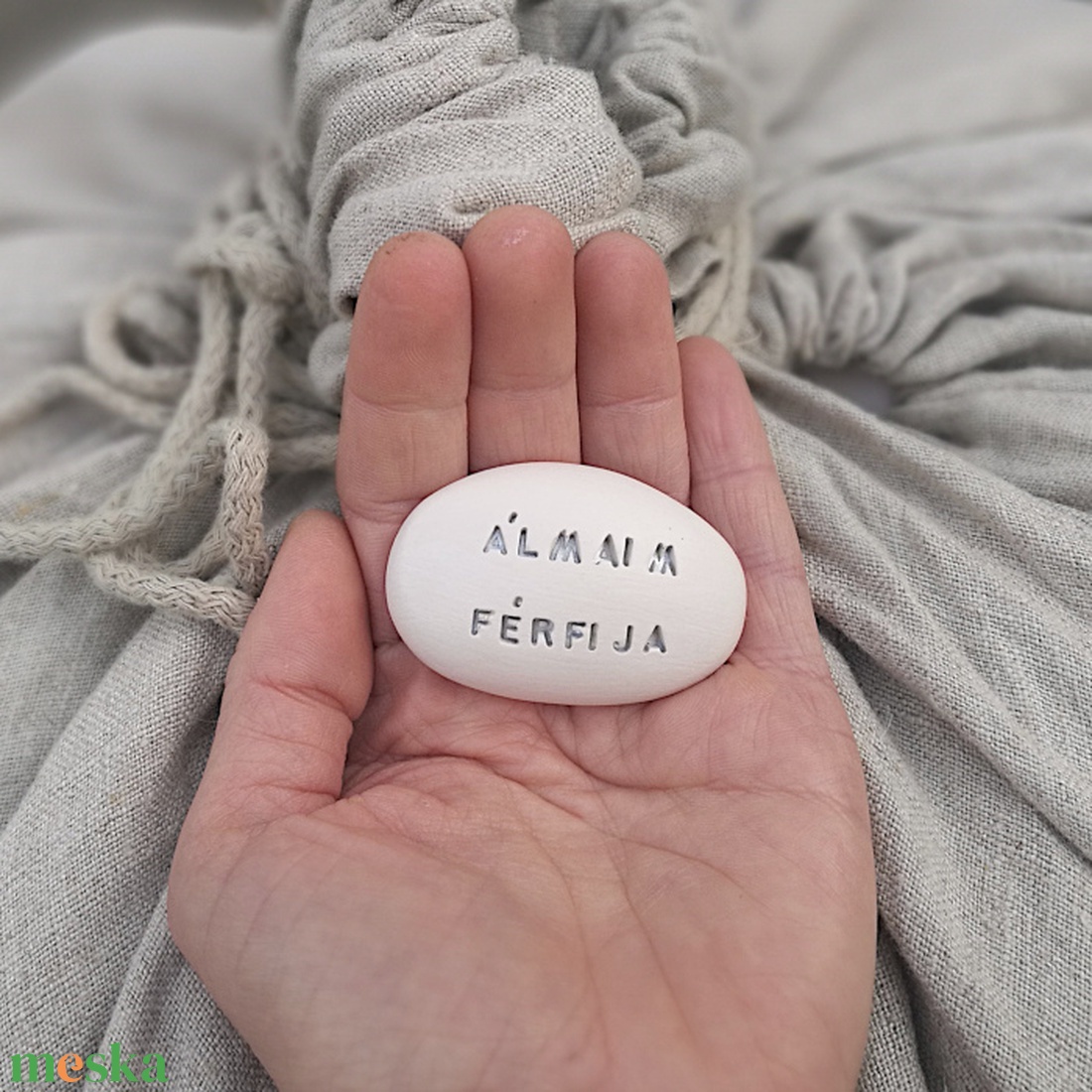 ÁLMAIM FÉRFIJA - Kerámia Varázskavics üzenettel, motivációs felirattal - esküvő - emlék & ajándék - köszönőajándék - Meska.hu
