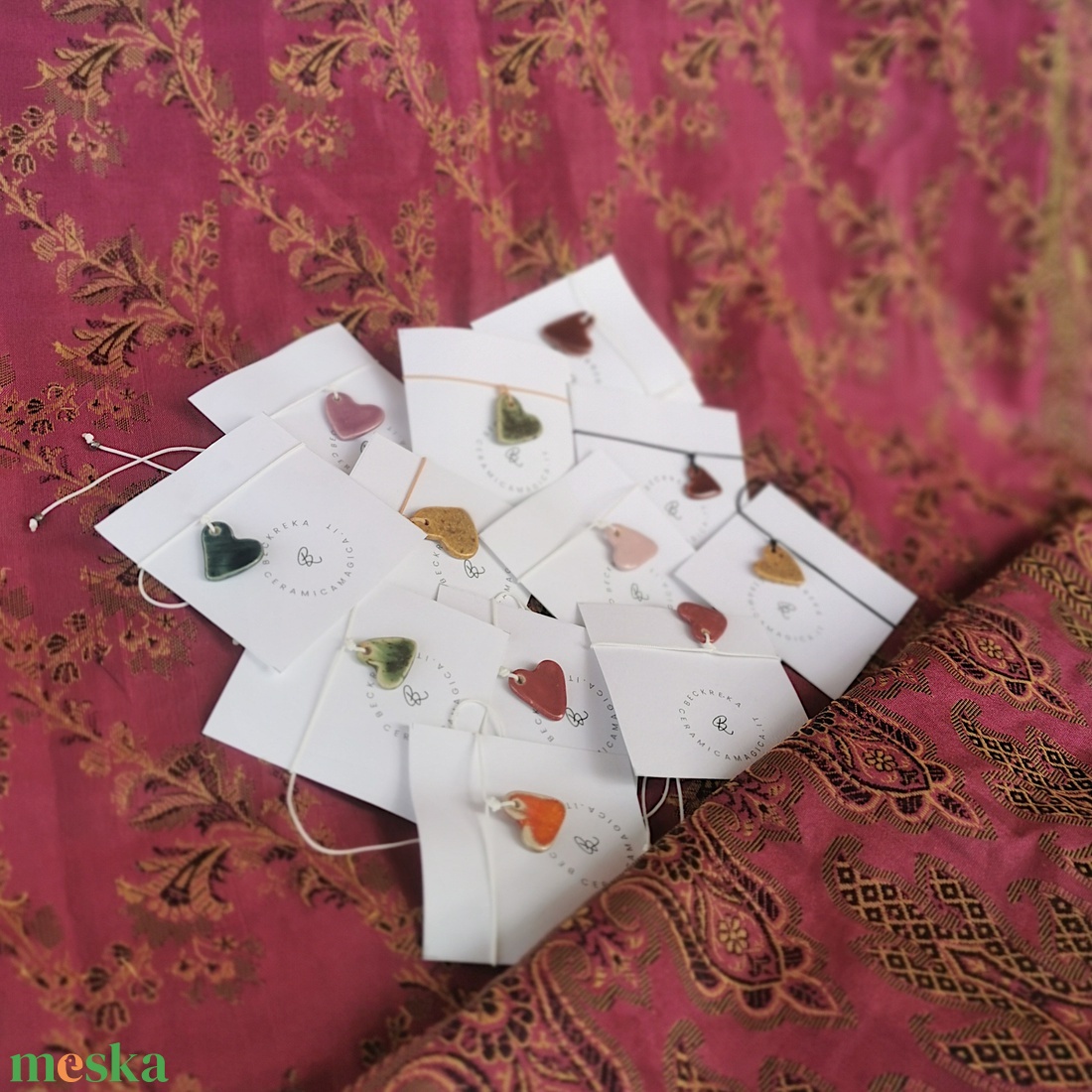 SZIVECSKÉS KARKÖTŐ 3 +1 vegyes csomagban - Állítható piros ékszerzsinórral - esküvő - ékszer - karkötő & csuklódísz - Meska.hu