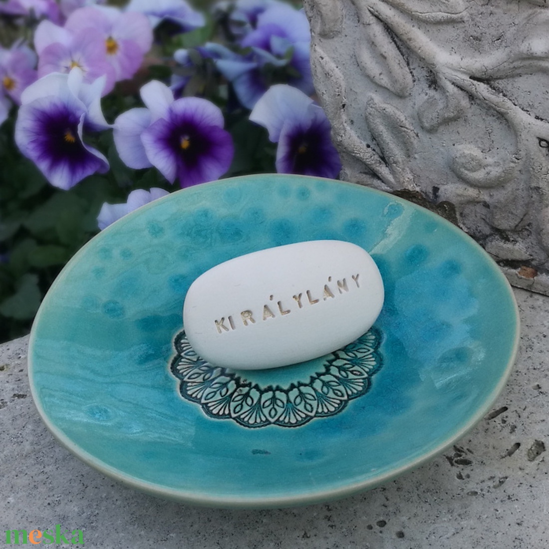 KIRÁLYLÁNY - Kerámia Varázskavics kedves üzenetekkel, motivációkkal - esküvő - emlék & ajándék - nászajándék - nászajándék gyűjtők - Meska.hu