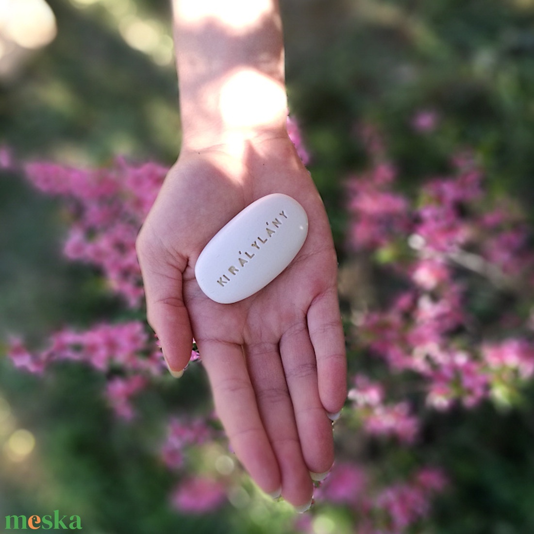 KIRÁLYLÁNY - Kerámia Varázskavics kedves üzenetekkel, motivációkkal - esküvő - emlék & ajándék - nászajándék - nászajándék gyűjtők - Meska.hu