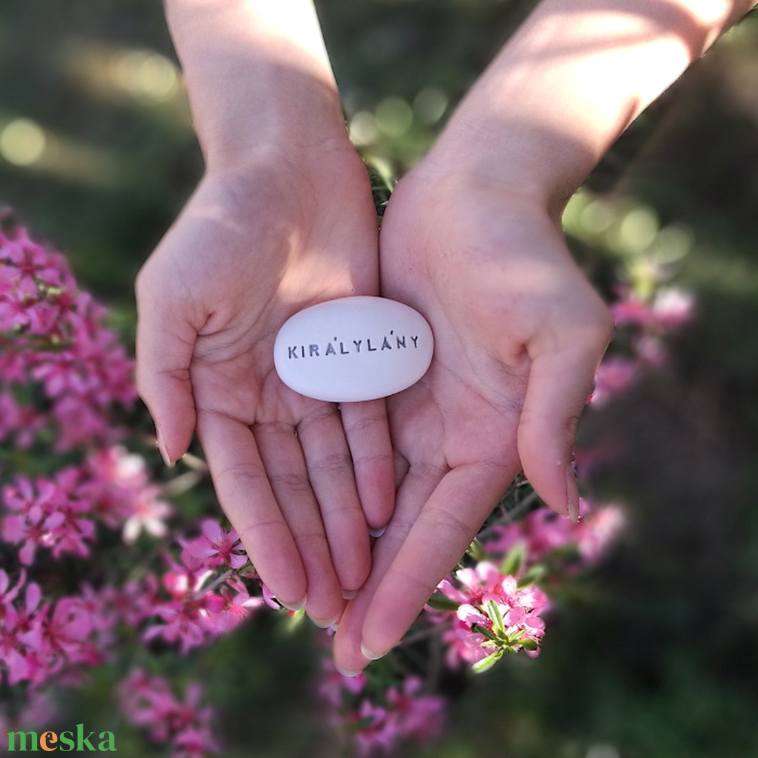 KIRÁLYLÁNY - Kerámia Varázskavics kedves üzenetekkel, motivációkkal - esküvő - emlék & ajándék - nászajándék - nászajándék gyűjtők - Meska.hu