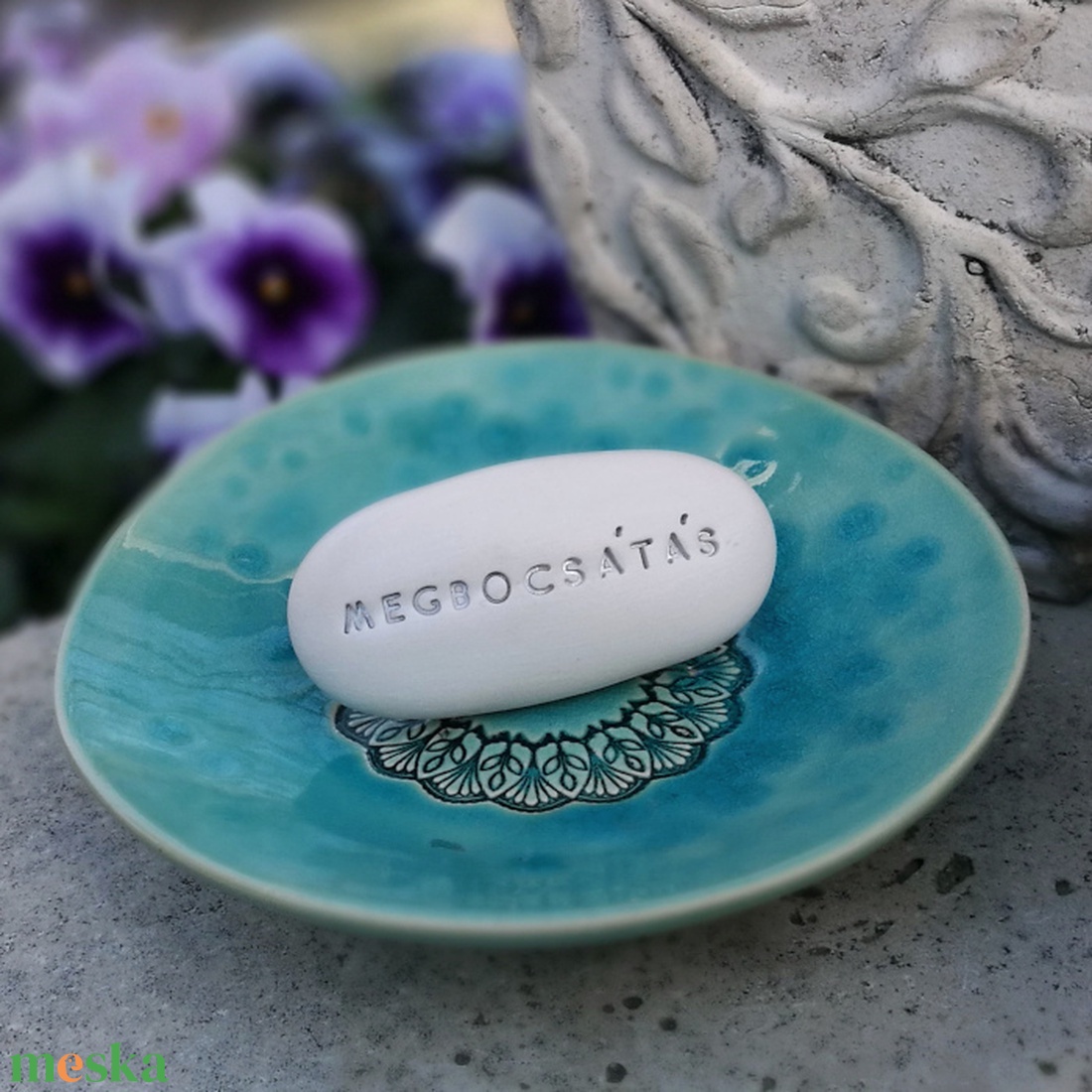 MEGBOCSÁTÁS - Kerámia Varázskavics üzenettel, motivációs felirattal - esküvő - emlék & ajándék - köszönőajándék - Meska.hu