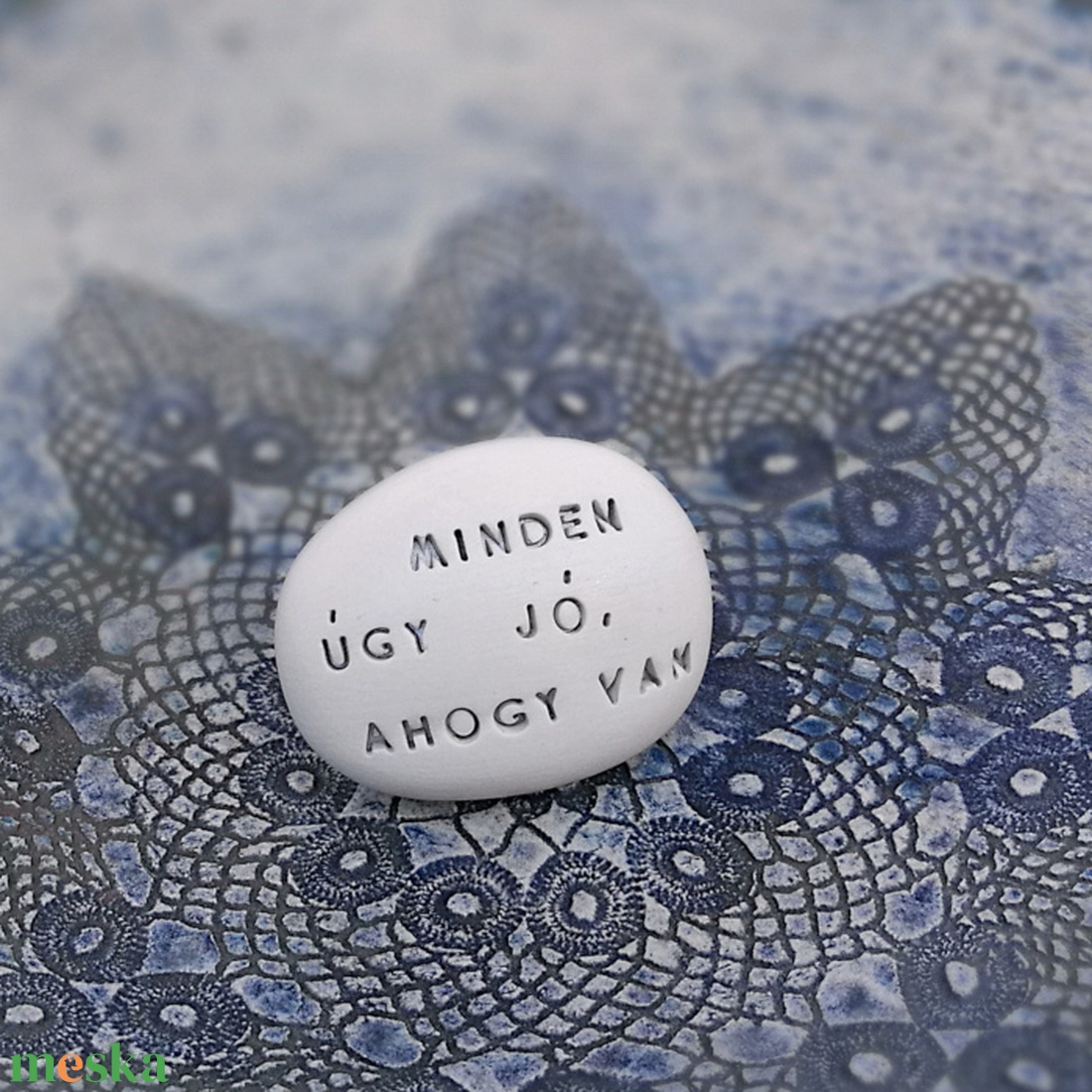 MINDEN ÚGY JÓ, AHOGY VAN - Kerámia Varázskavics üzenettel, motivációs felirattal - esküvő - emlék & ajándék - köszönőajándék - Meska.hu