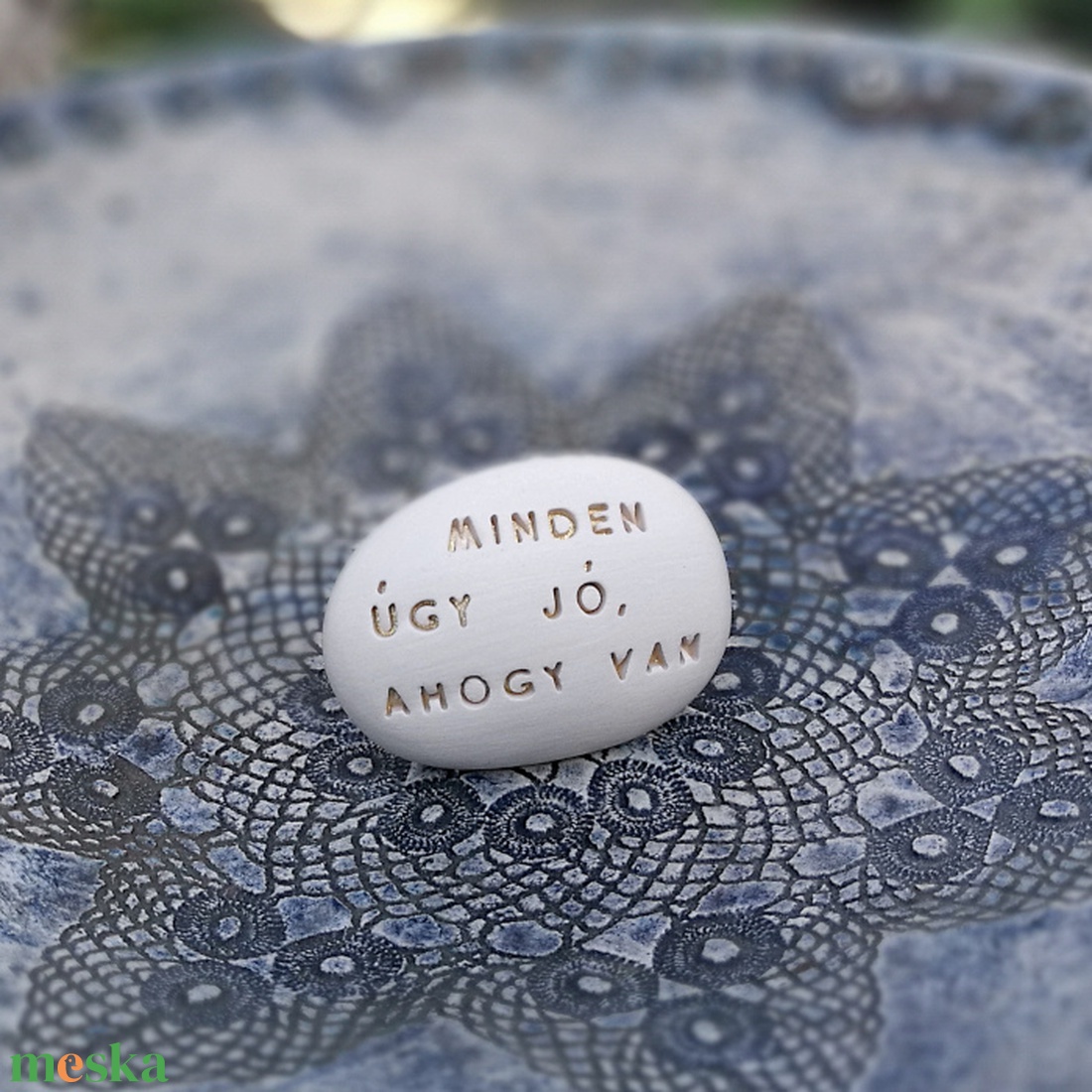 MINDEN ÚGY JÓ, AHOGY VAN - Kerámia Varázskavics üzenettel, motivációs felirattal - esküvő - emlék & ajándék - köszönőajándék - Meska.hu