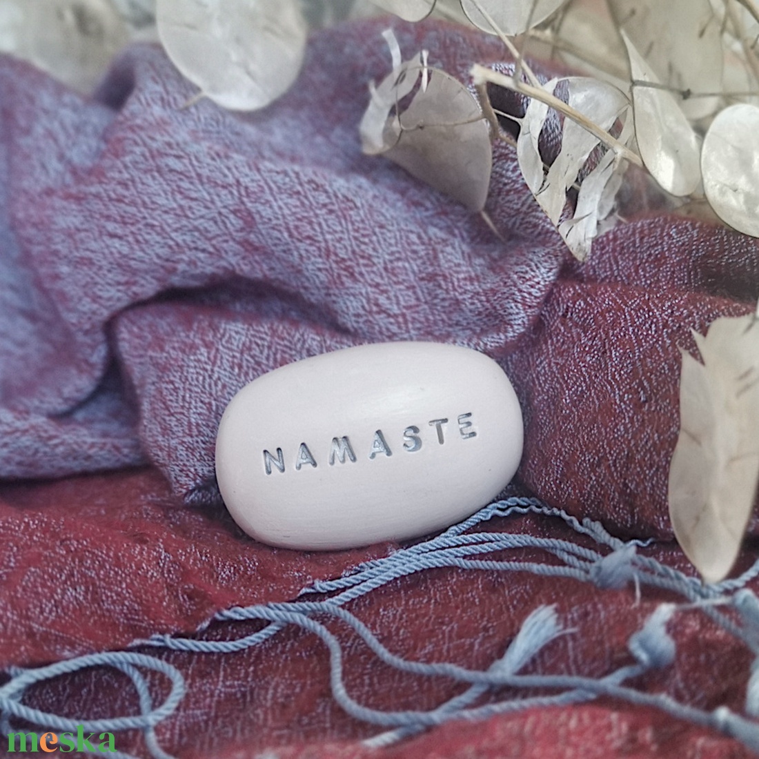 NAMASTE - Kerámia Varázskavics üzenettel, motivációs felirattal - otthon & életmód - dekoráció - asztal és polc dekoráció - kavics & kő - Meska.hu