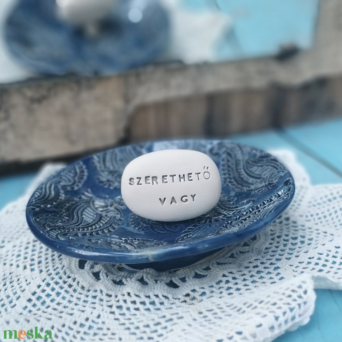 SZERETETHETŐ VAGY - Kerámia Varázskavics kedves üzenetekkel, motivációkkal - esküvő - emlék & ajándék - nászajándék - nászajándék gyűjtők - Meska.hu