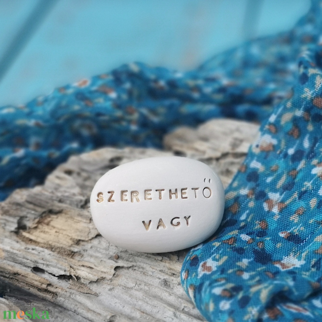 SZERETETHETŐ VAGY - Kerámia Varázskavics kedves üzenetekkel, motivációkkal - esküvő - emlék & ajándék - nászajándék - nászajándék gyűjtők - Meska.hu