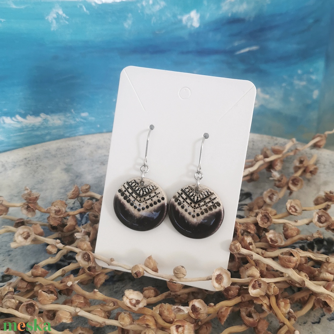 Kézzel készült kerámia fülbevaló - modern design sötét padlizsán lila színben - ékszer - fülbevaló - lógó fülbevaló - Meska.hu