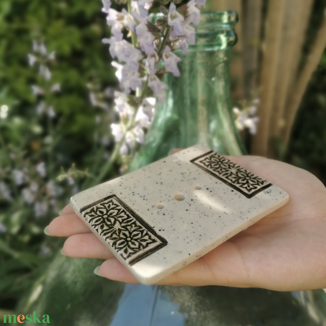 Kézzel készített mázas kerámia szappantartó � krémszínű pöttyös nyomott rusztikus mintával - otthon & életmód - fürdőszoba - szappantartó - Meska.hu