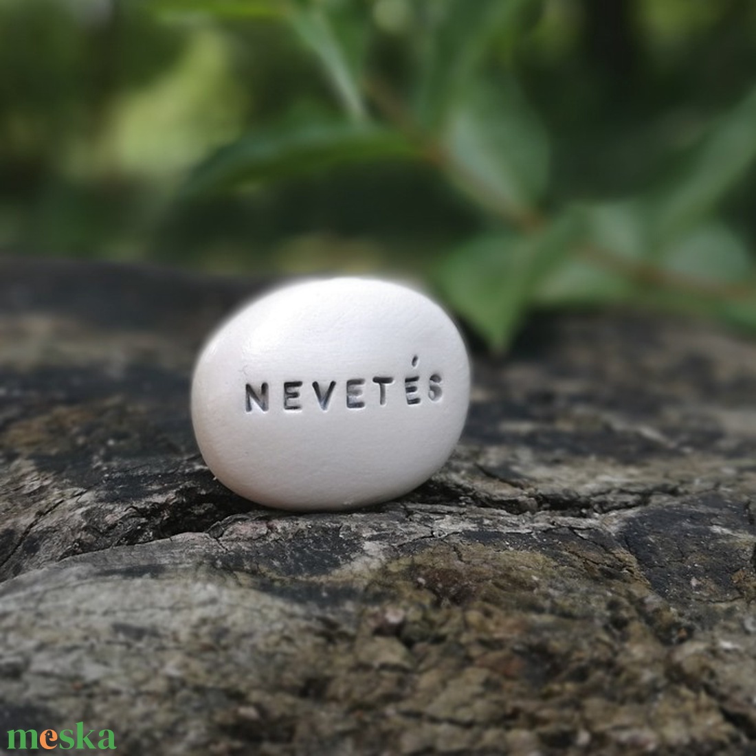 NEVETÉS - Kerámia Varázskavics üzenettel, motivációs felirattal - esküvő - emlék & ajándék - köszönőajándék - Meska.hu