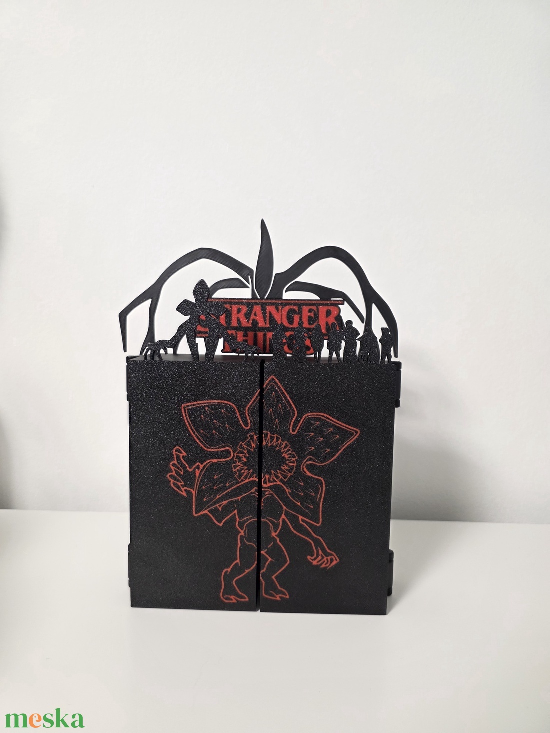 Stranger Things Kinder joy figura tartó - otthon & életmód - dekoráció - asztal és polc dekoráció - dekorációs tál, tartó - Meska.hu