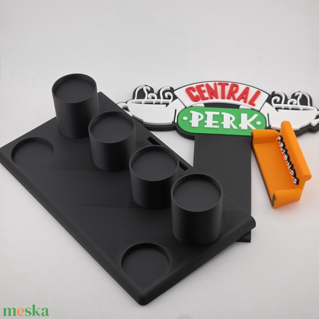 Jóbarátok Friends figura tartó - otthon & életmód - tárolás & rendszerezés - íróasztali tároló - Meska.hu