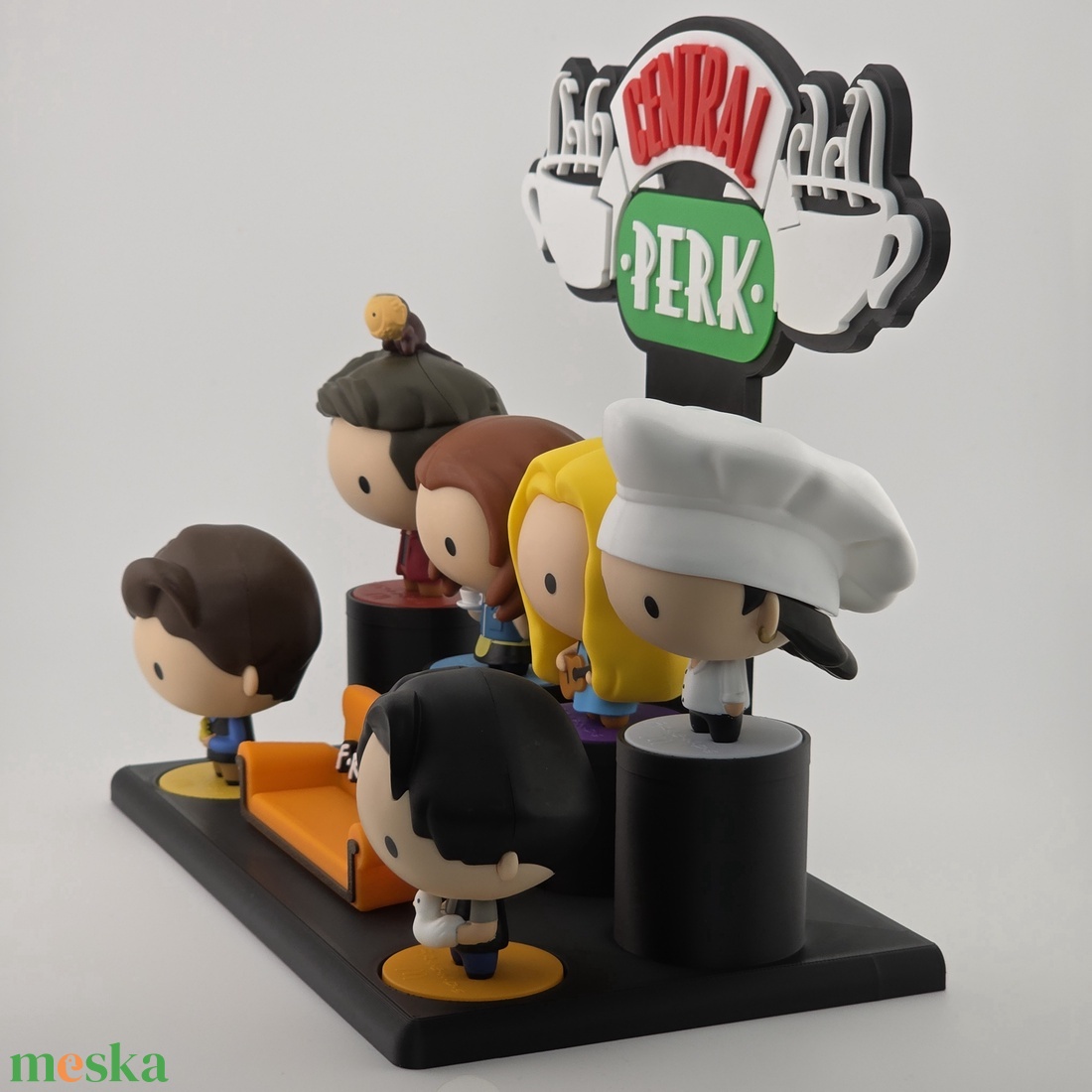 Jóbarátok Friends figura tartó - otthon & életmód - tárolás & rendszerezés - íróasztali tároló - Meska.hu