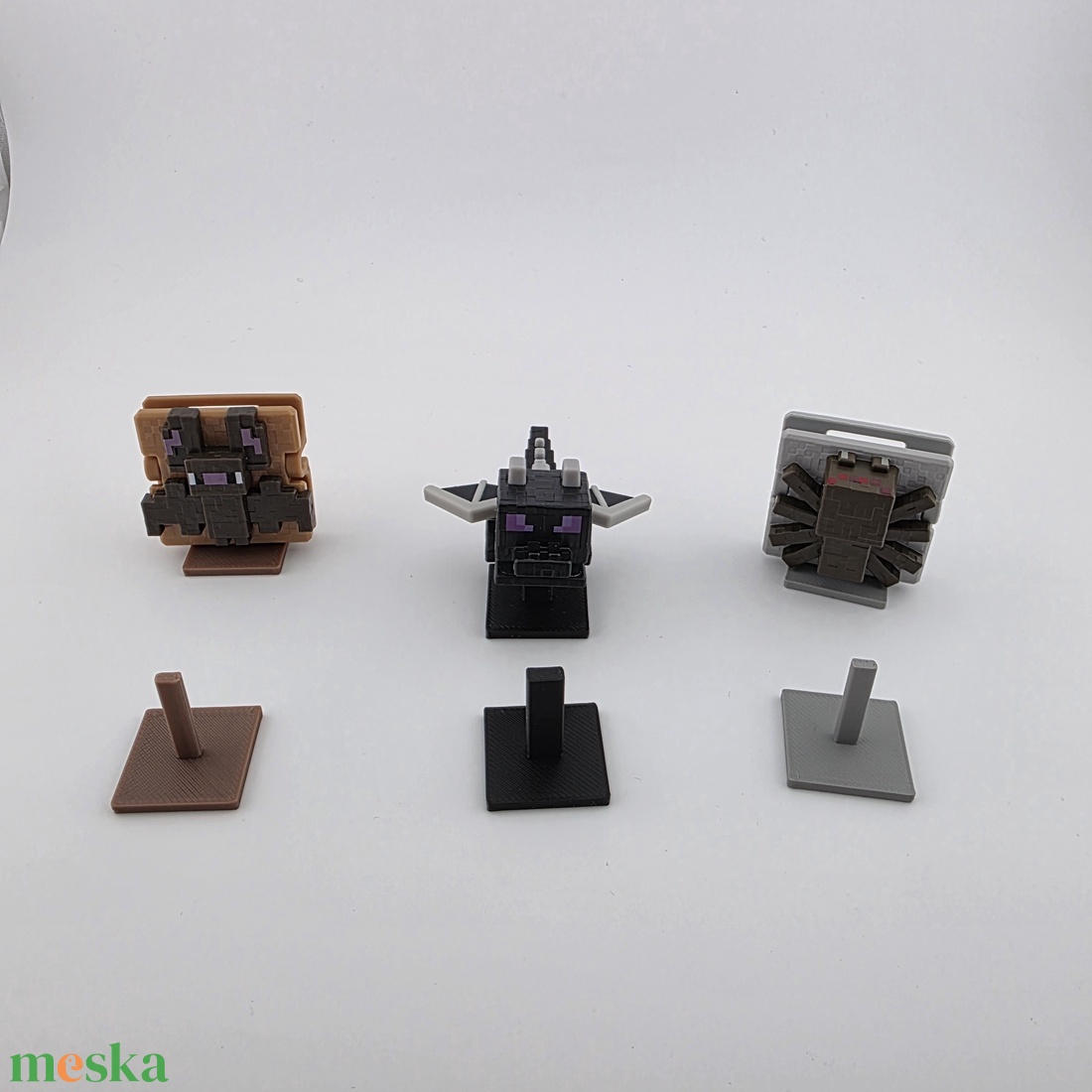 Minecraft Kinder Joy figura tartó állvány ajándék figuratalppal - otthon & életmód - tárolás & rendszerezés - íróasztali tároló - Meska.hu