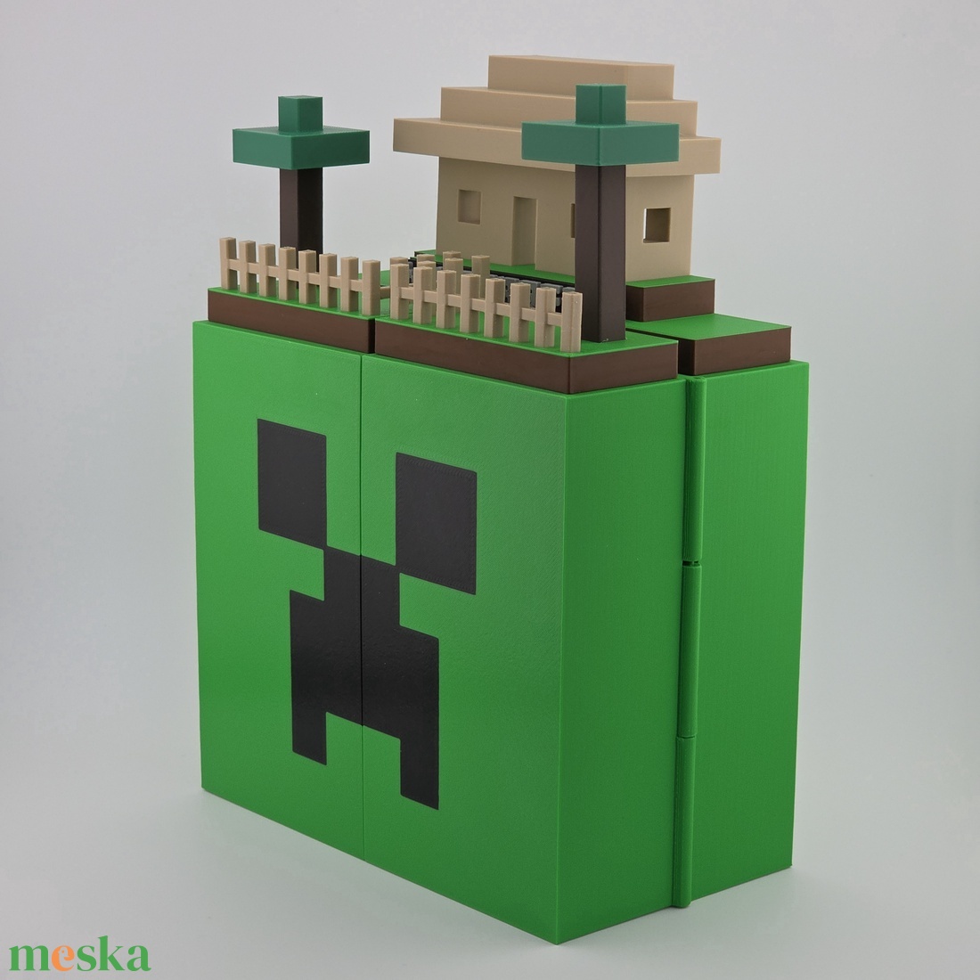 Minecraft Kinder Joy figuratartó állvány kinyitható Creeper verzió ajándék figuratalppal - otthon & életmód - tárolás & rendszerezés - íróasztali tároló - Meska.hu