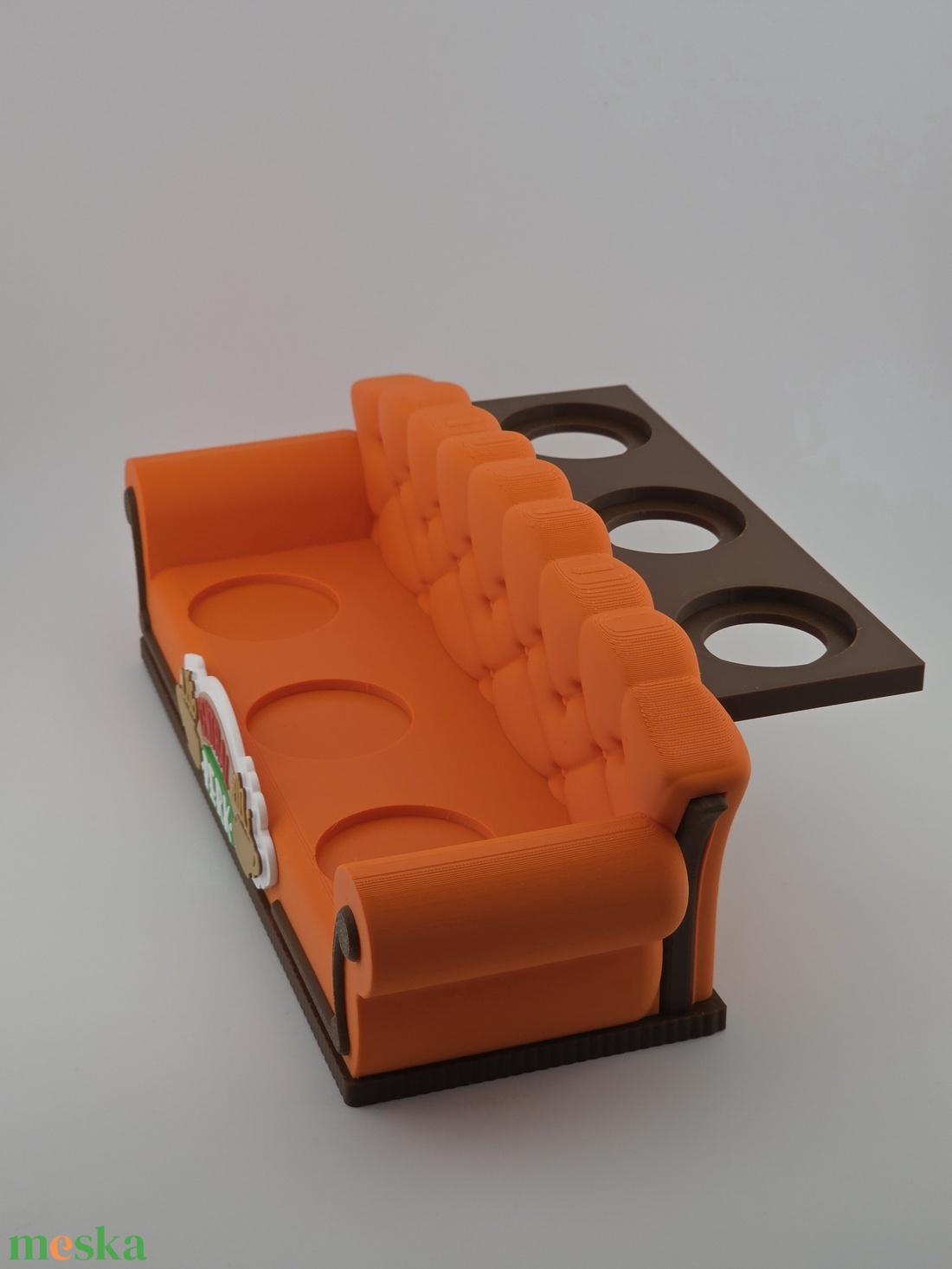 Jóbarátok Friends figura tartó kanapé Central Perk logóval - otthon & életmód - tárolás & rendszerezés - íróasztali tároló - Meska.hu