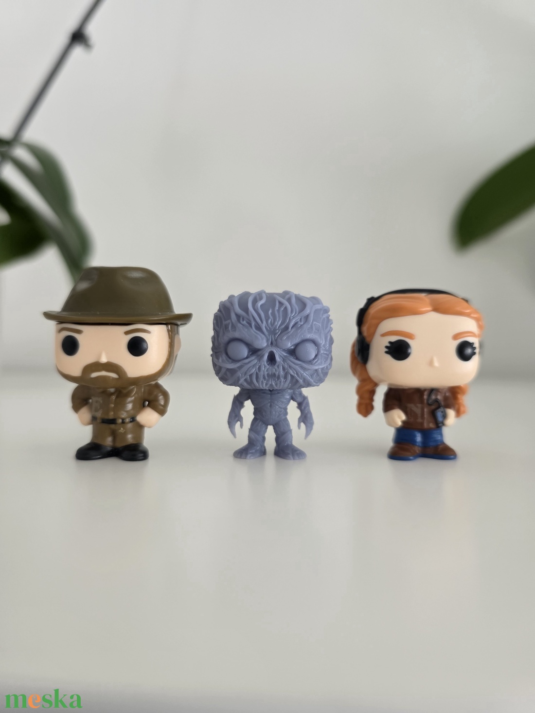 Stranger Things Kinder joy figura tartó ajándék figura talp + Vecna - otthon & életmód - dekoráció - asztal és polc dekoráció - dekorációs tál, tartó - Meska.hu