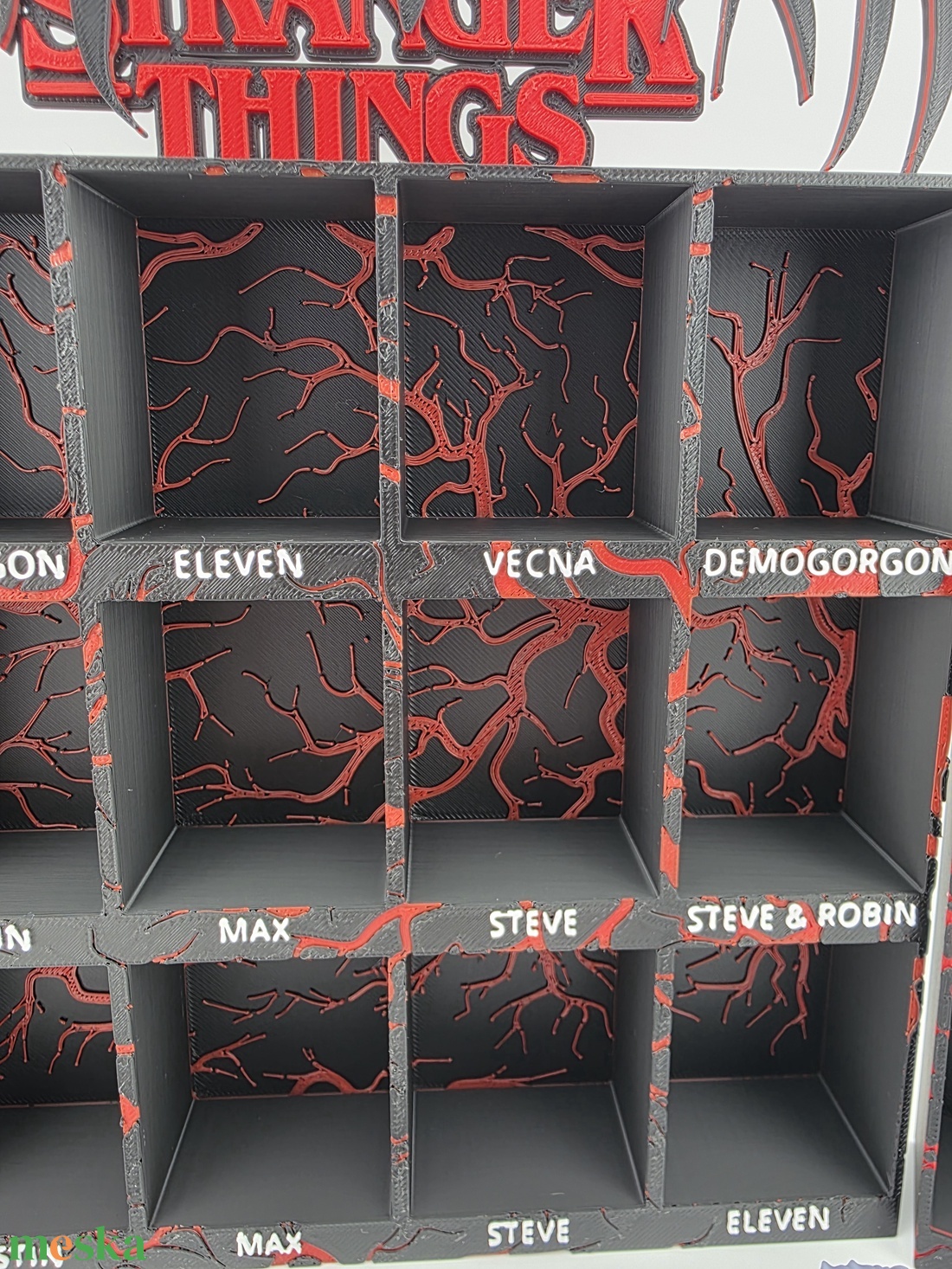 Stranger Things Kinder joy figura tartó ajándék figura talp + Vecna - otthon & életmód - dekoráció - asztal és polc dekoráció - dekorációs tál, tartó - Meska.hu