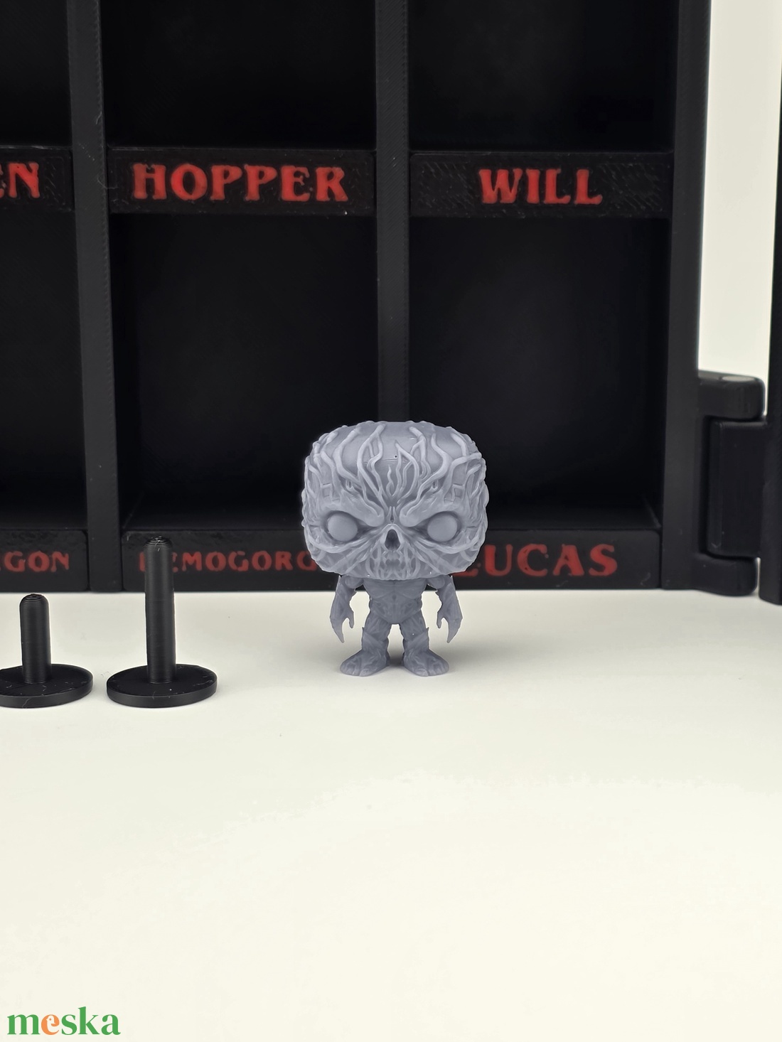 Stranger Things Kinder joy figura tartó ajándék figura talpakkal - otthon & életmód - dekoráció - asztal és polc dekoráció - dekorációs tál, tartó - Meska.hu