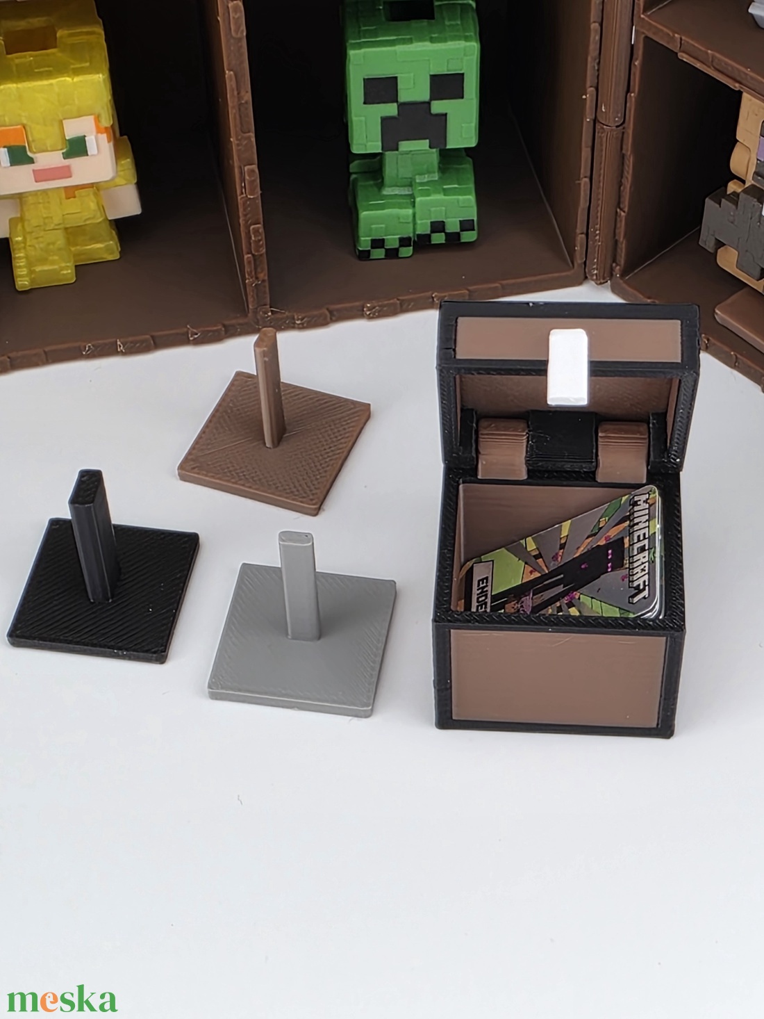Minecraft Kinder Joy figuratartó állvány - otthon & életmód - tárolás & rendszerezés - íróasztali tároló - Meska.hu