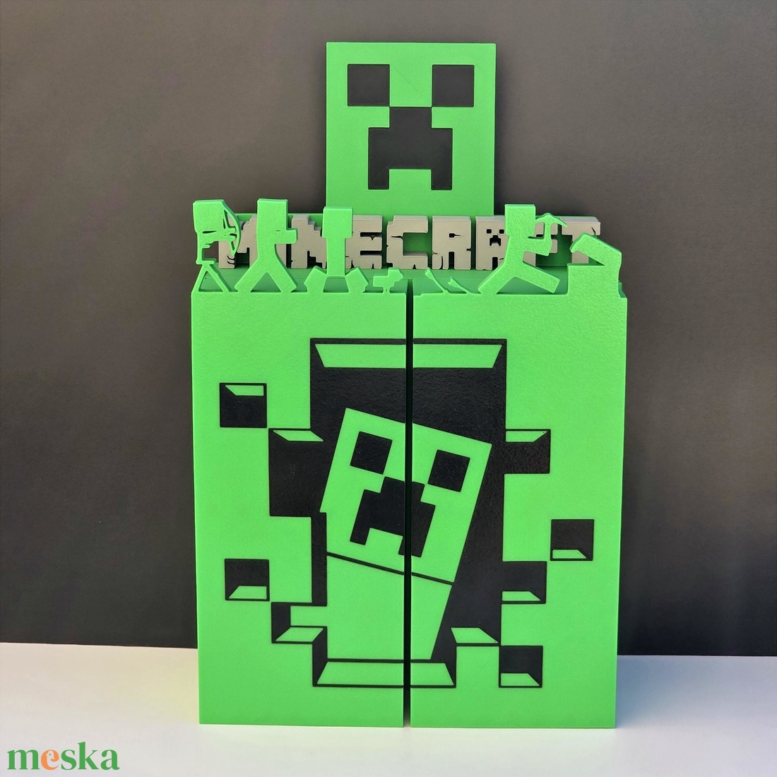 Minecraft Kinder Joy figuratartó kinyitható, variálható névtáblákkal - otthon & életmód - tárolás & rendszerezés - íróasztali tároló - Meska.hu