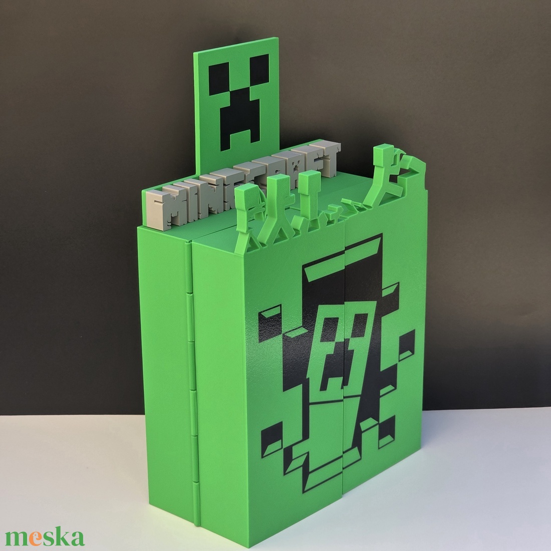 Minecraft Kinder Joy figuratartó kinyitható, variálható névtáblákkal - otthon & életmód - tárolás & rendszerezés - íróasztali tároló - Meska.hu