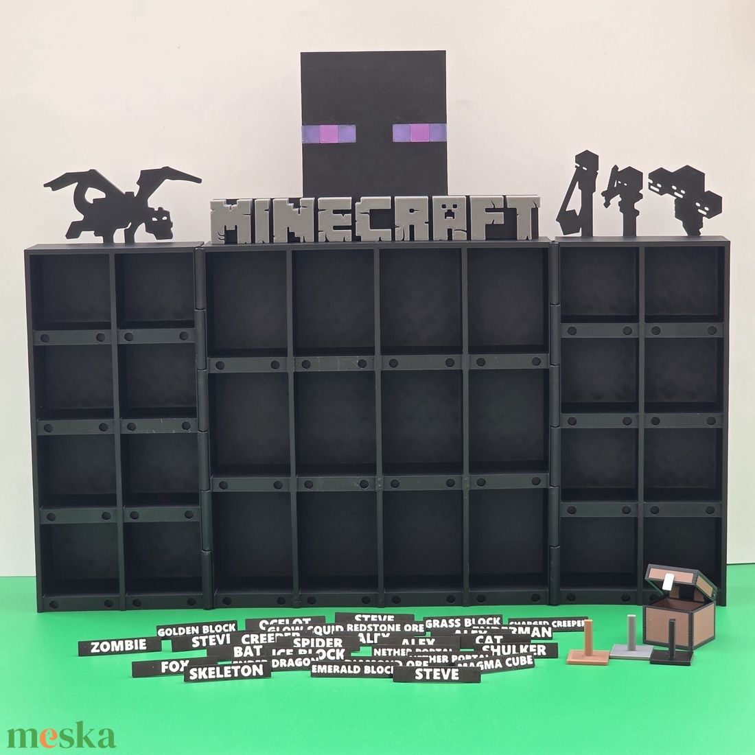 Minecraft Kinder Joy figuratartó kinyitható, variálható névtáblákkal - otthon & életmód - tárolás & rendszerezés - íróasztali tároló - Meska.hu