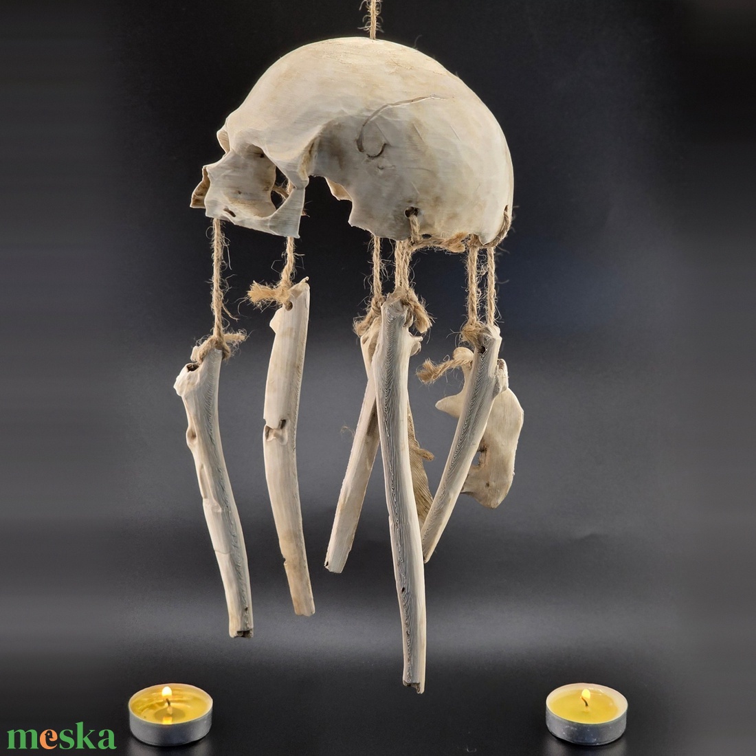 Halloween dekoráció � Lógó koponya csontokkal, patinás hatás - otthon & életmód - dekoráció - halloween - halloweeni dekoráció - Meska.hu