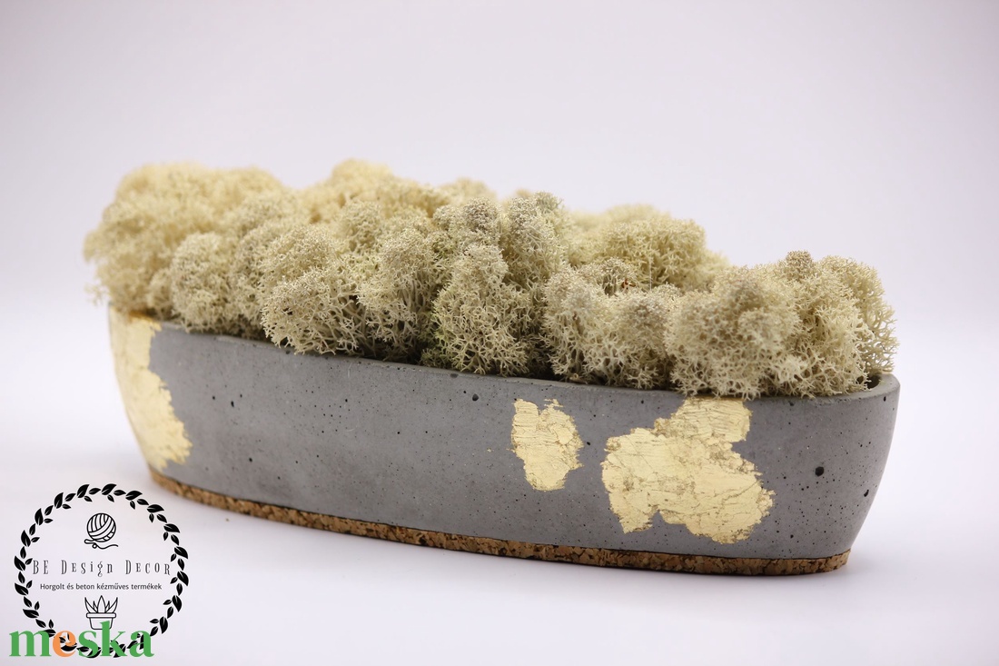 Natúr zuzmó beton tálban arany füstfóliával - esküvő - dekoráció - asztaldísz - Meska.hu