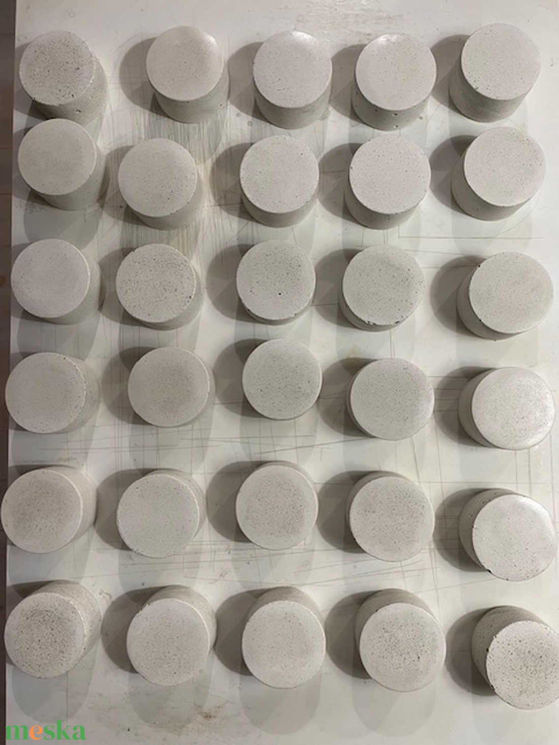 Fehér beton bútorgombok  - otthon & életmód - bútor - bútorfogantyú - Meska.hu