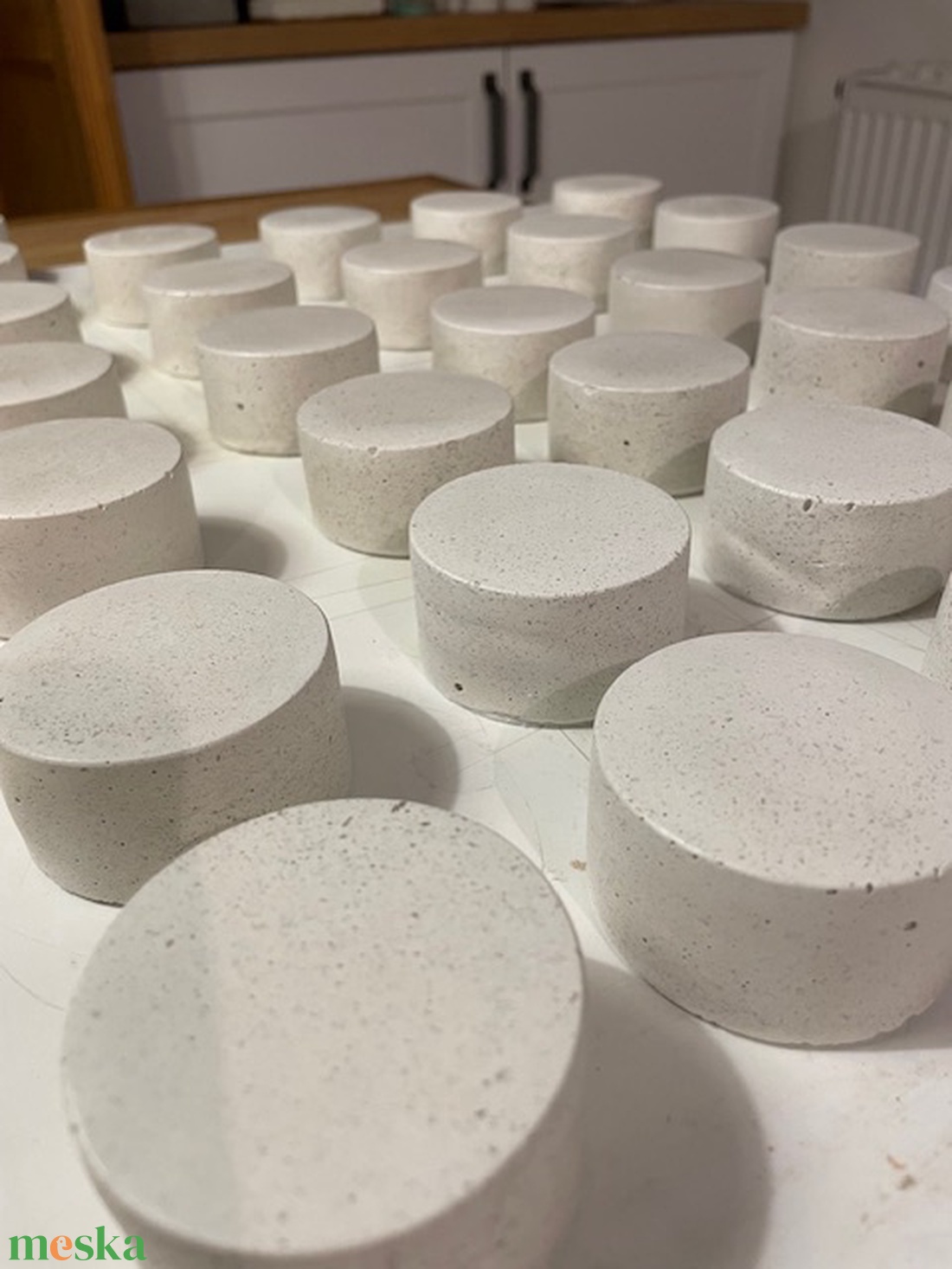 Fehér beton bútorgombok  - otthon & életmód - bútor - bútorfogantyú - Meska.hu