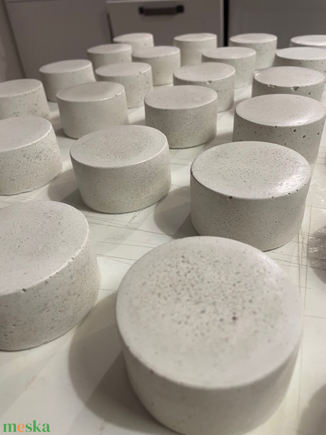 Fehér beton bútorgombok  - otthon & életmód - bútor - bútorfogantyú - Meska.hu