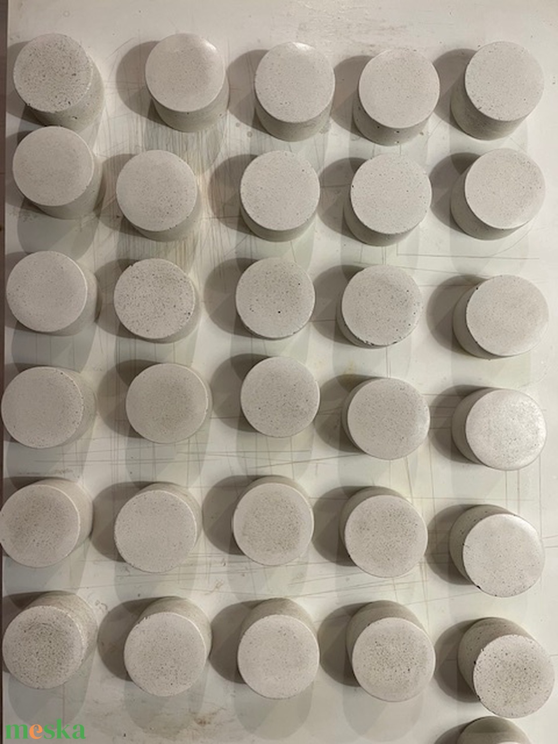 Fehér beton bútorgombok  - otthon & életmód - bútor - bútorfogantyú - Meska.hu