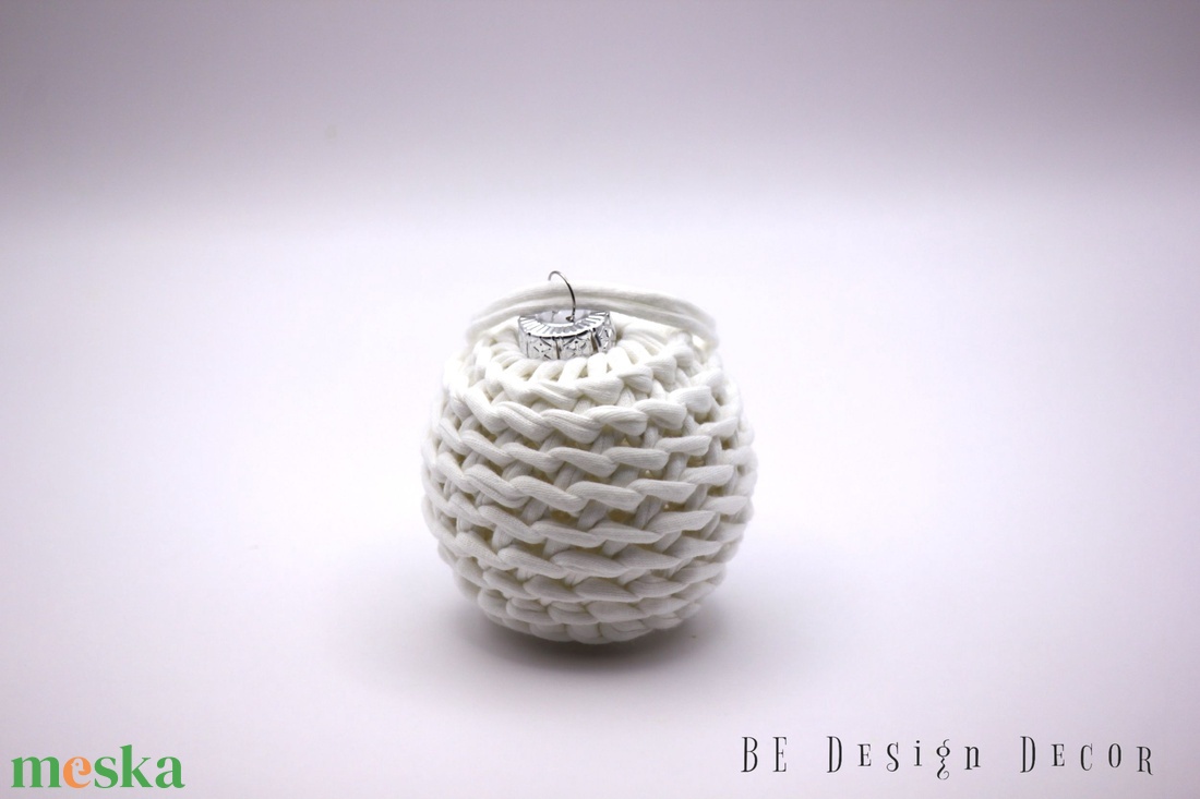 Horgolt karácsonyfadísz gömb fehér - karácsony - karácsonyi lakásdekoráció - karácsonyfadíszek - Meska.hu