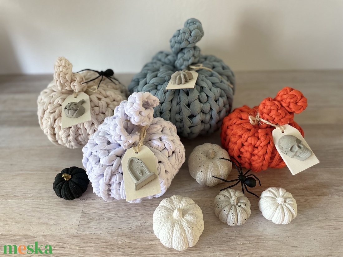 Horgolt halloween tök kék - otthon & életmód - dekoráció - halloween - halloweeni tök - Meska.hu