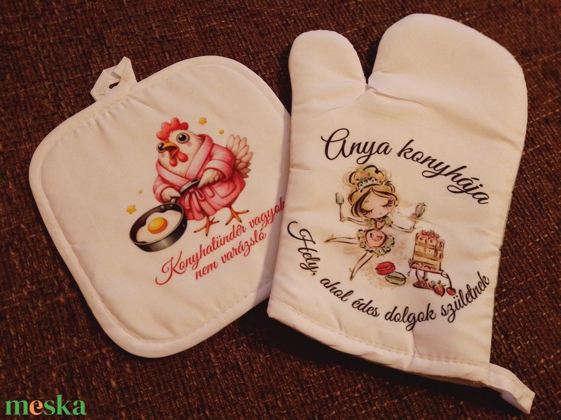 Edényfogó kesztyű és alátét - otthon & életmód - konyhafelszerelés, tálalás - konyhai textil - edényfogó & edényfedő - Meska.hu Edényfogó kesztyű és alátét - otthon & életmód - konyhafelszerelés, tálalás - konyhai textil - edényfogó & edényfedő - Meska.hu