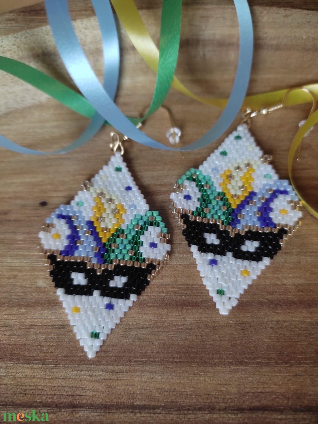 Itt a farsang, áll a bál fülbevaló - ékszer - fülbevaló - lógó fülbevaló - Meska.hu